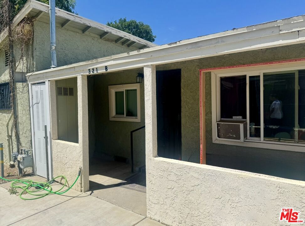 321 W Minarets Ave, Fresno, CA 93650
