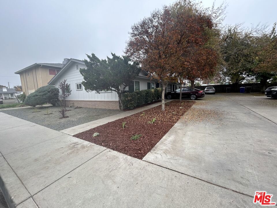 36 N G St, Porterville, CA 93257