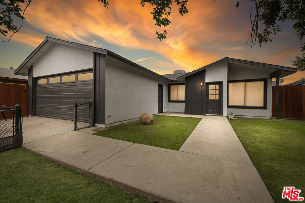 1040 Iris St, Wasco, CA 93280