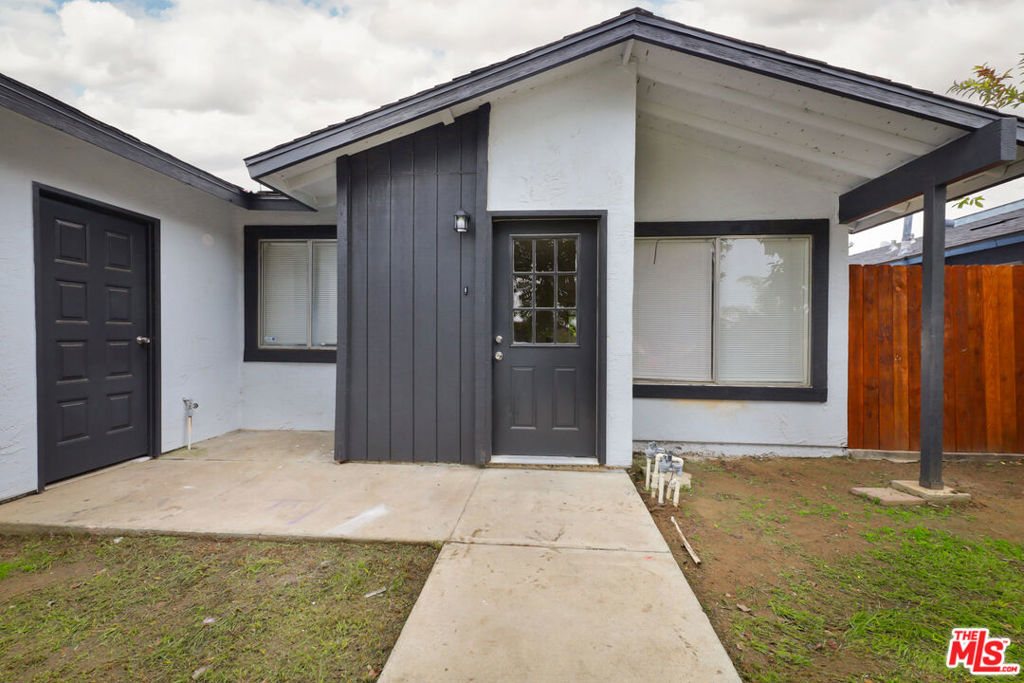 1040 Iris St, Wasco, CA 93280