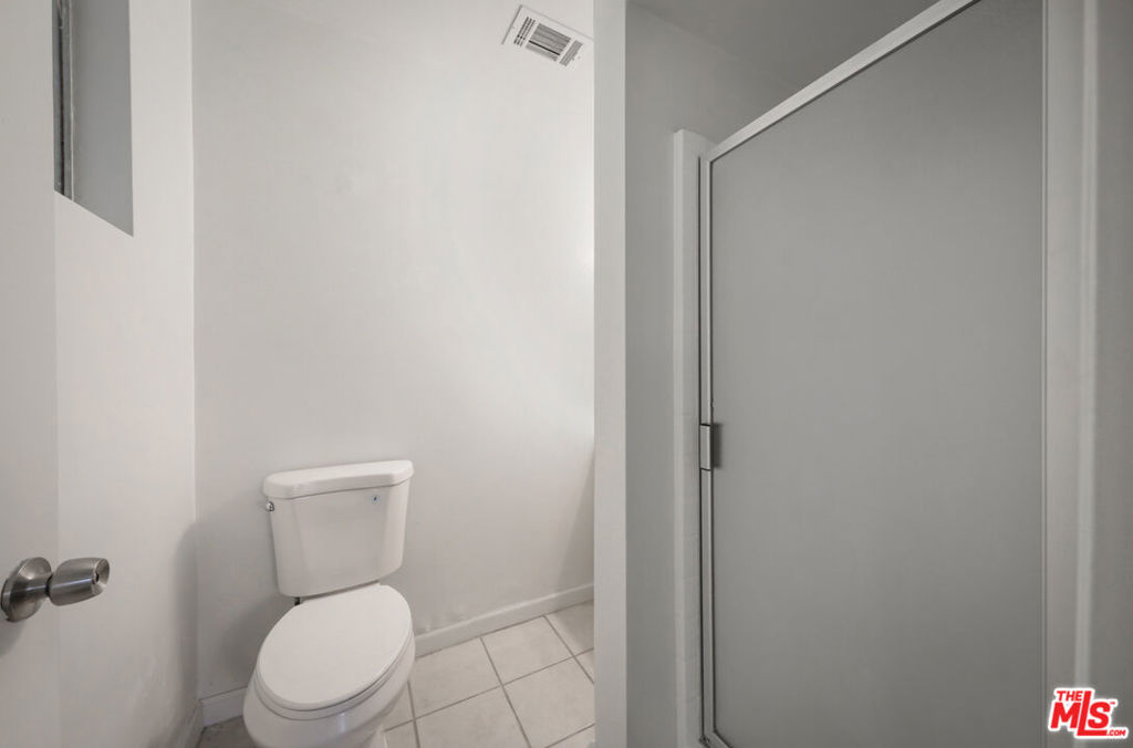 1040 Iris St, Wasco, CA 93280