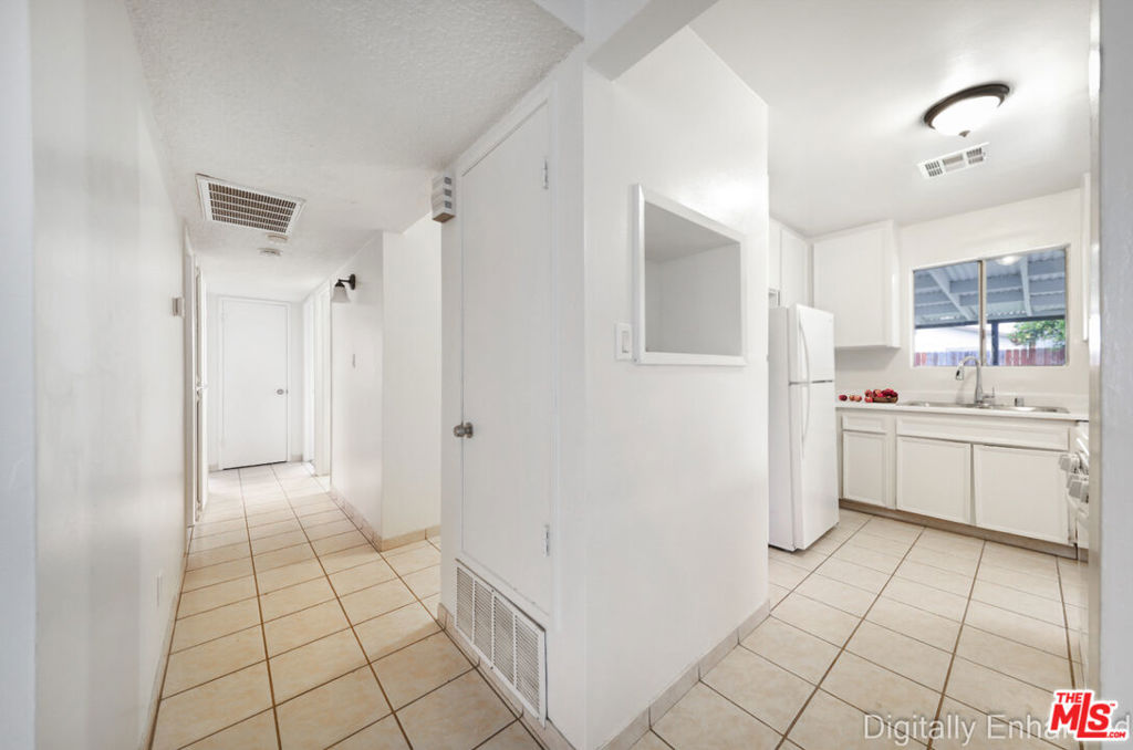 1040 Iris St, Wasco, CA 93280