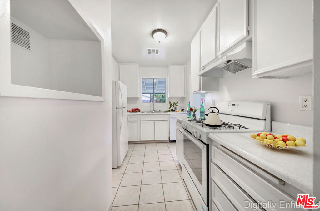 1040 Iris St, Wasco, CA 93280