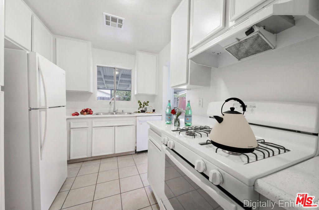 1040 Iris St, Wasco, CA 93280