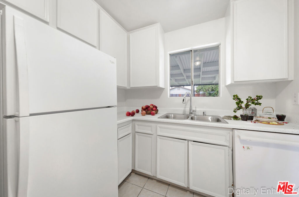 1040 Iris St, Wasco, CA 93280