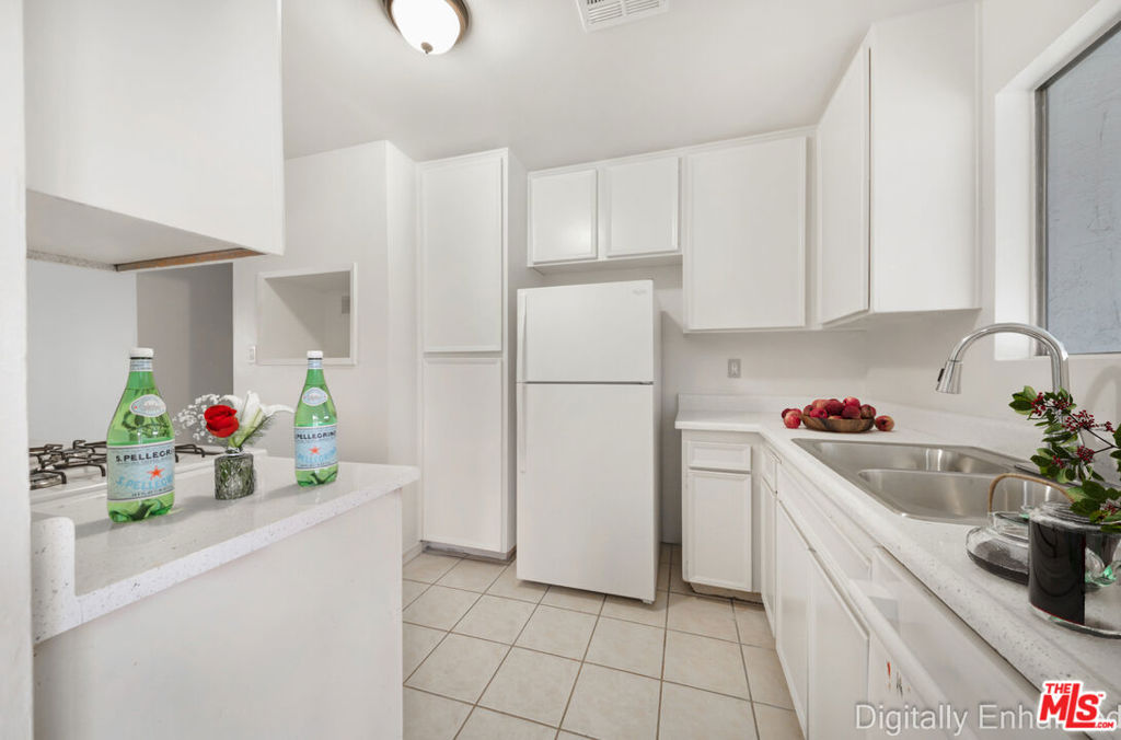 1040 Iris St, Wasco, CA 93280