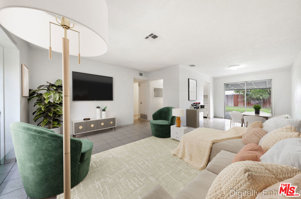 1040 Iris St, Wasco, CA 93280