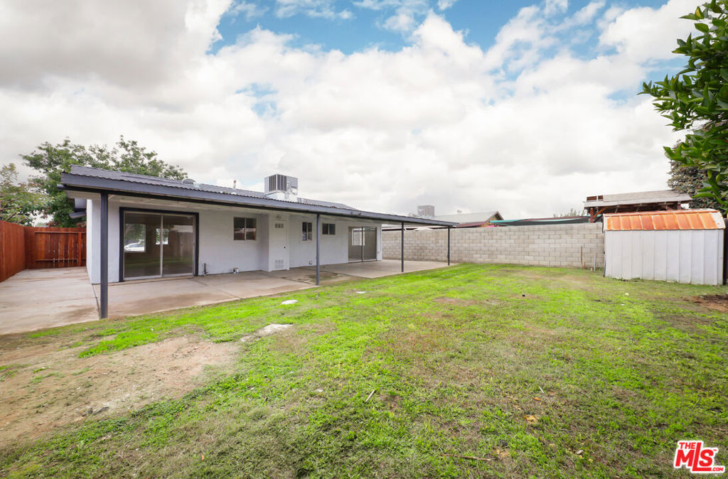 1040 Iris St, Wasco, CA 93280