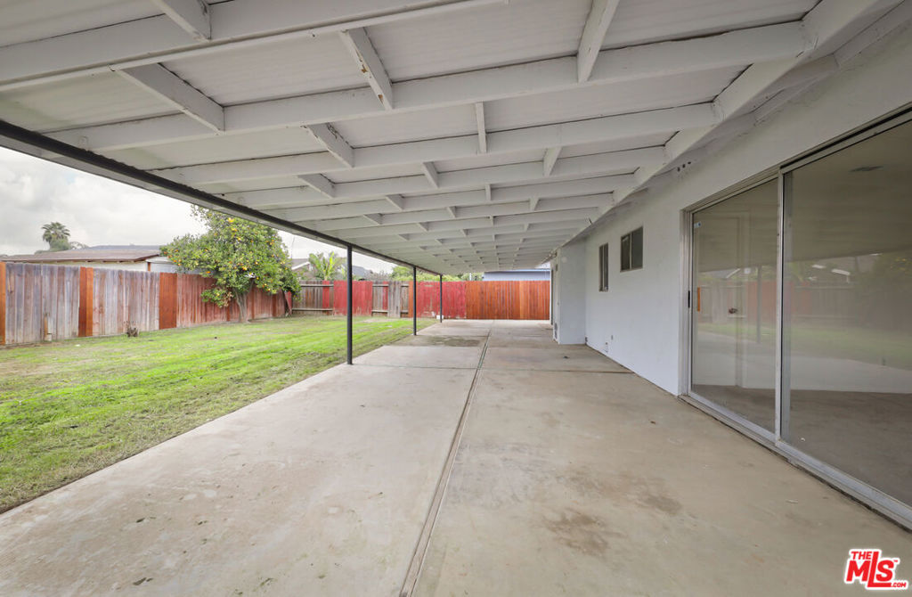 1040 Iris St, Wasco, CA 93280