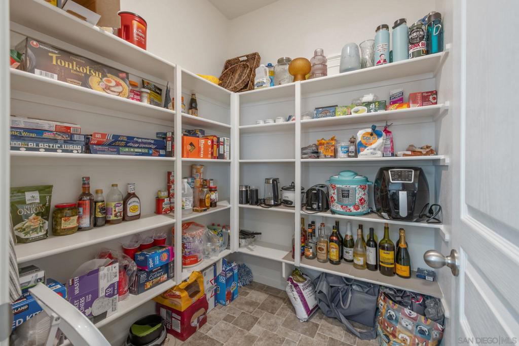 495 Pearl Dr, Lemoore, CA 93245