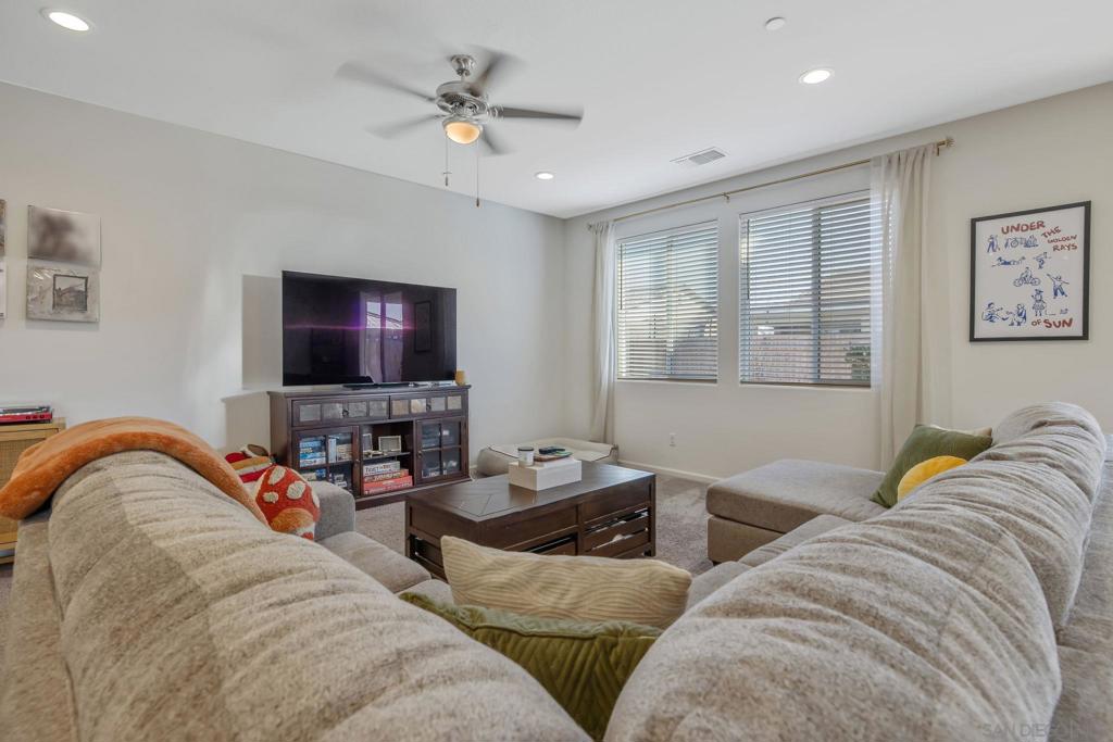 495 Pearl Dr, Lemoore, CA 93245