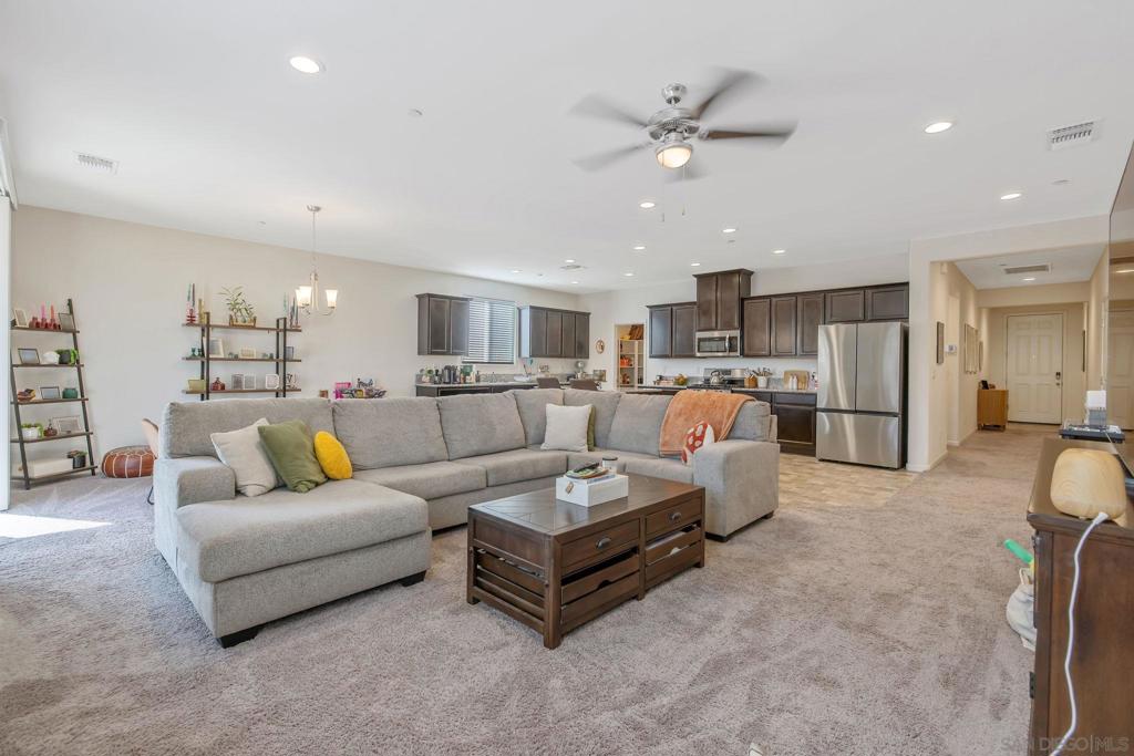 495 Pearl Dr, Lemoore, CA 93245