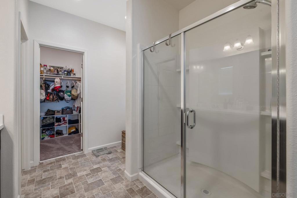 495 Pearl Dr, Lemoore, CA 93245