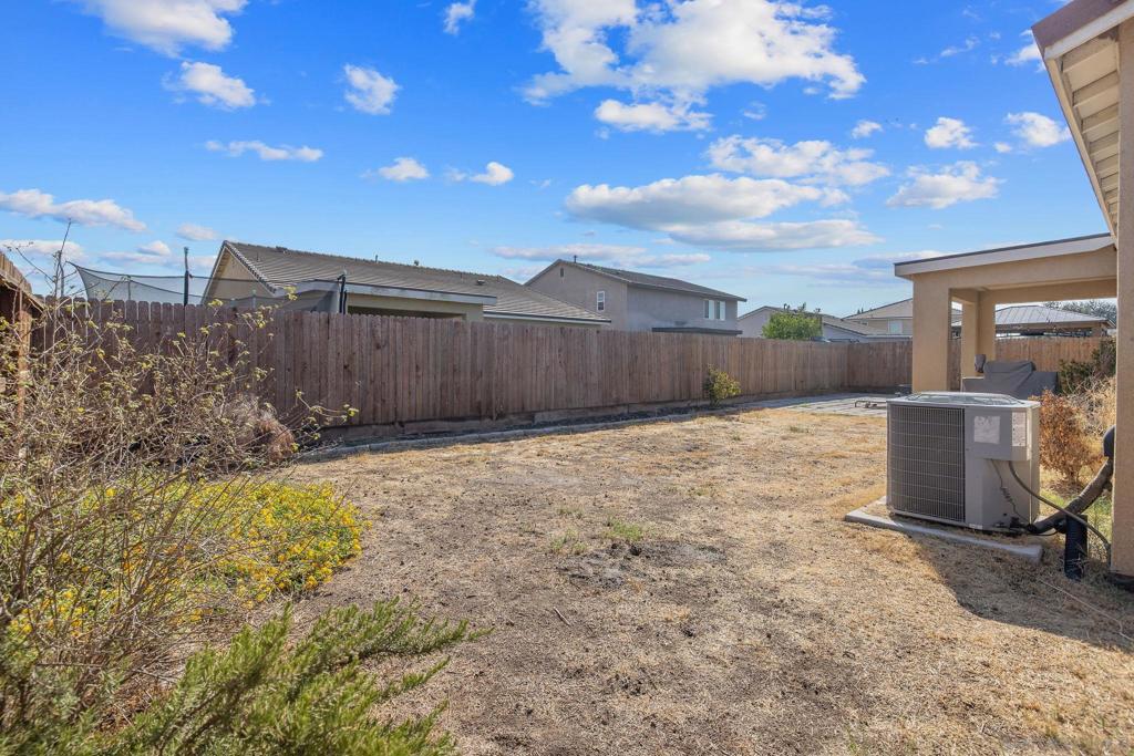 495 Pearl Dr, Lemoore, CA 93245