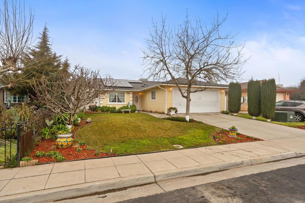 23663 Las Palmas Ave, Madera, CA 93637