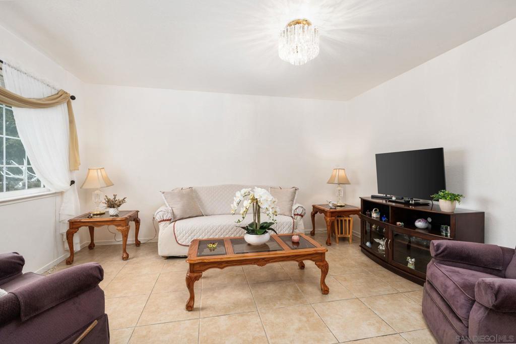 23663 Las Palmas Ave, Madera, CA 93637