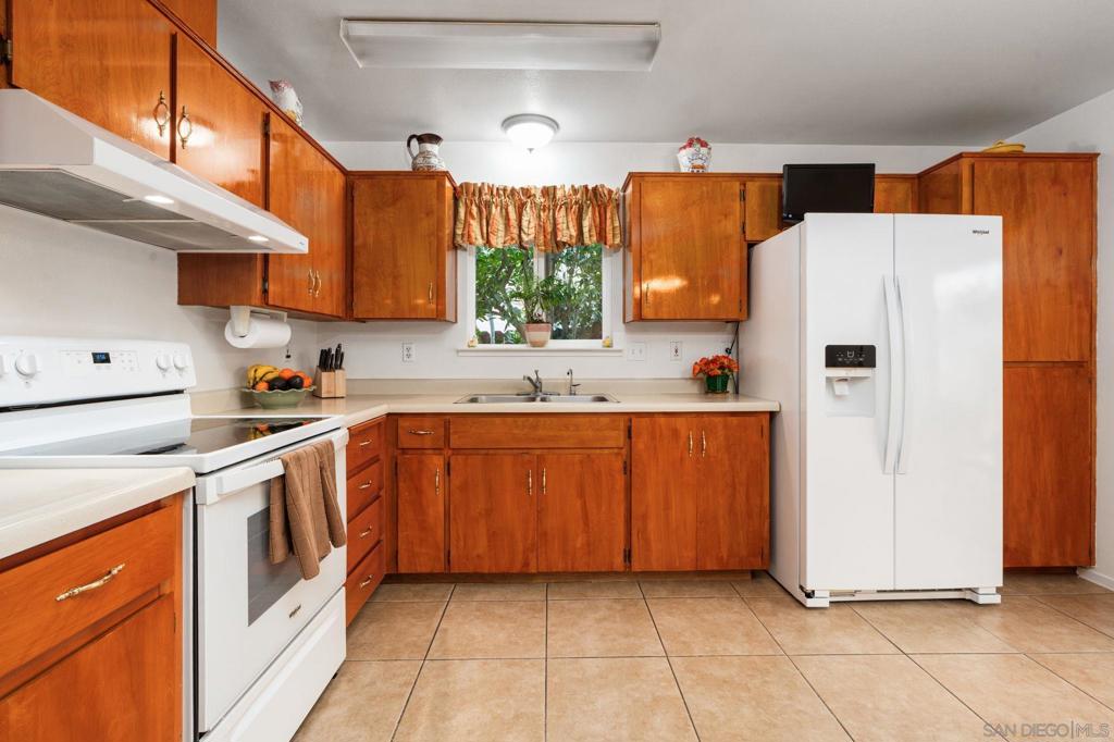 23663 Las Palmas Ave, Madera, CA 93637