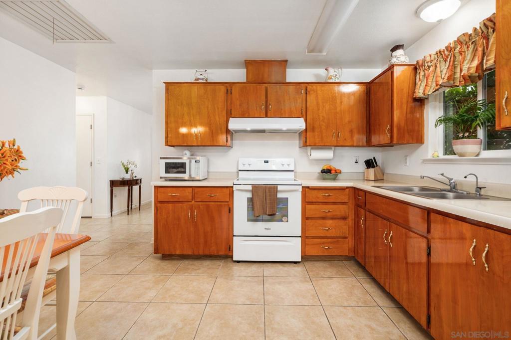 23663 Las Palmas Ave, Madera, CA 93637