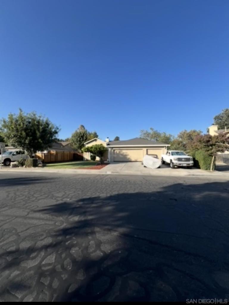 748 Bluff, Los Banos, CA 93635