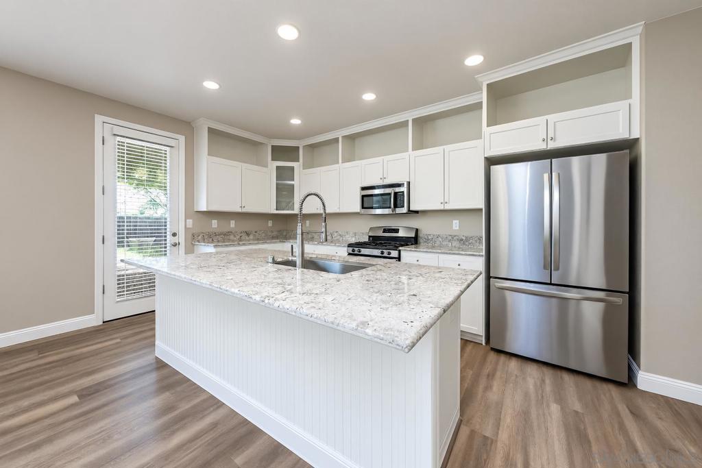1119 W Muir Way, Hanford, CA 93230
