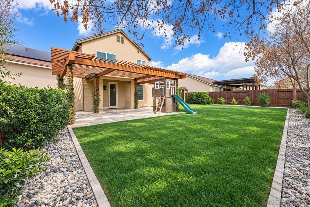 1119 W Muir Way, Hanford, CA 93230