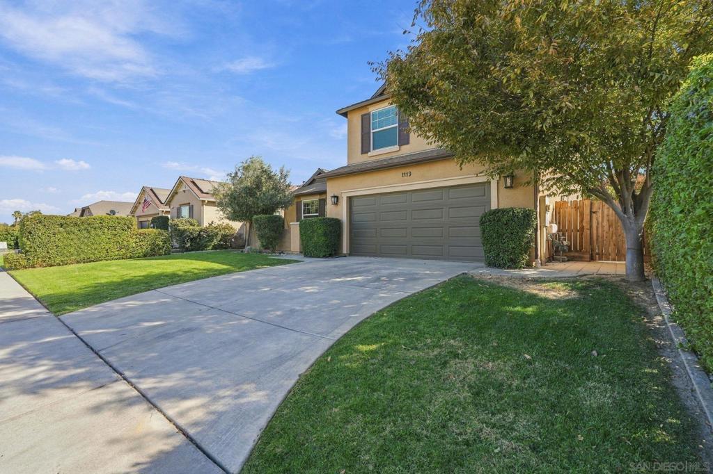 1119 W Muir Way, Hanford, CA 93230