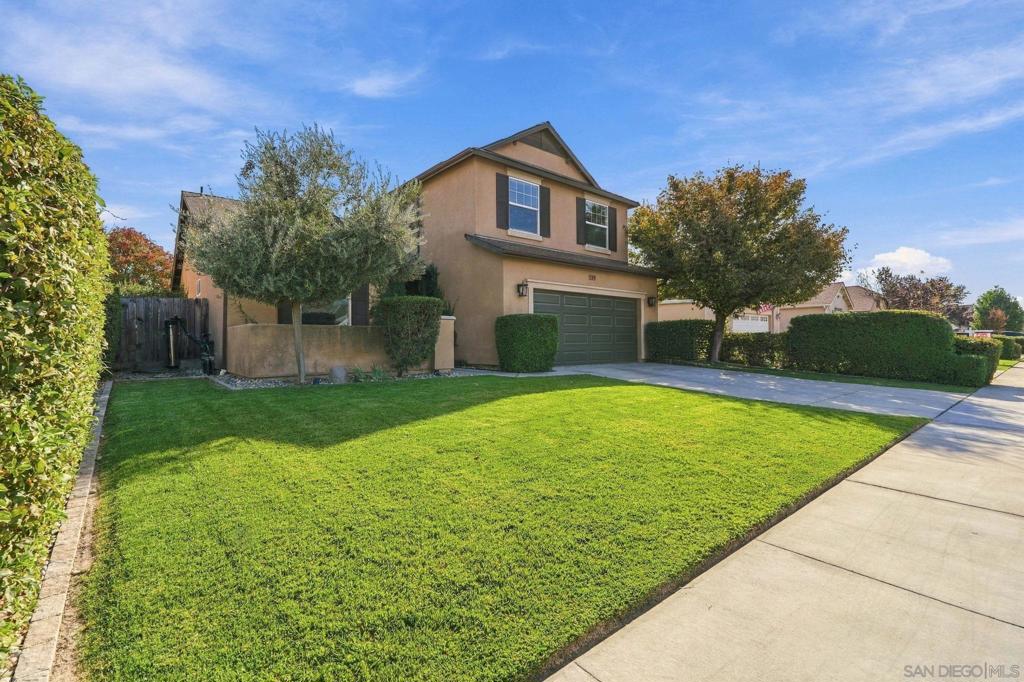 1119 W Muir Way, Hanford, CA 93230