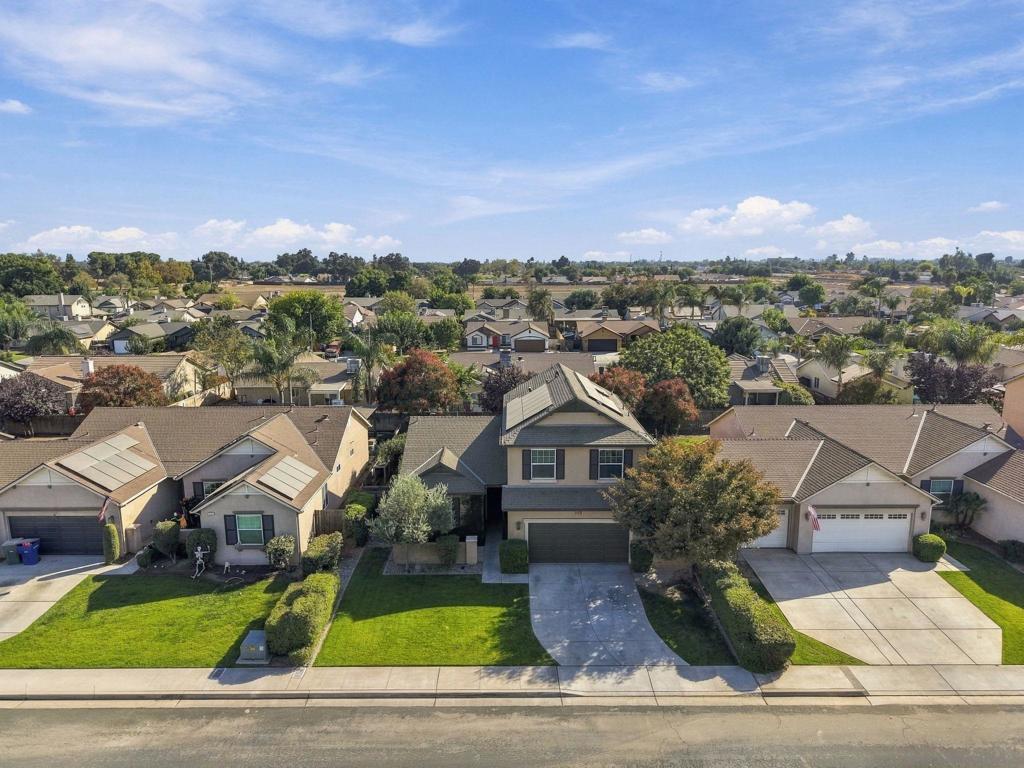 1119 W Muir Way, Hanford, CA 93230