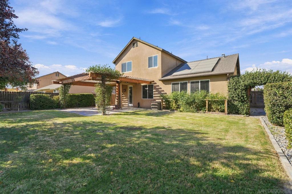 1119 W Muir Way, Hanford, CA 93230