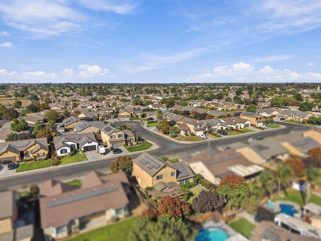 1119 W Muir Way, Hanford, CA 93230