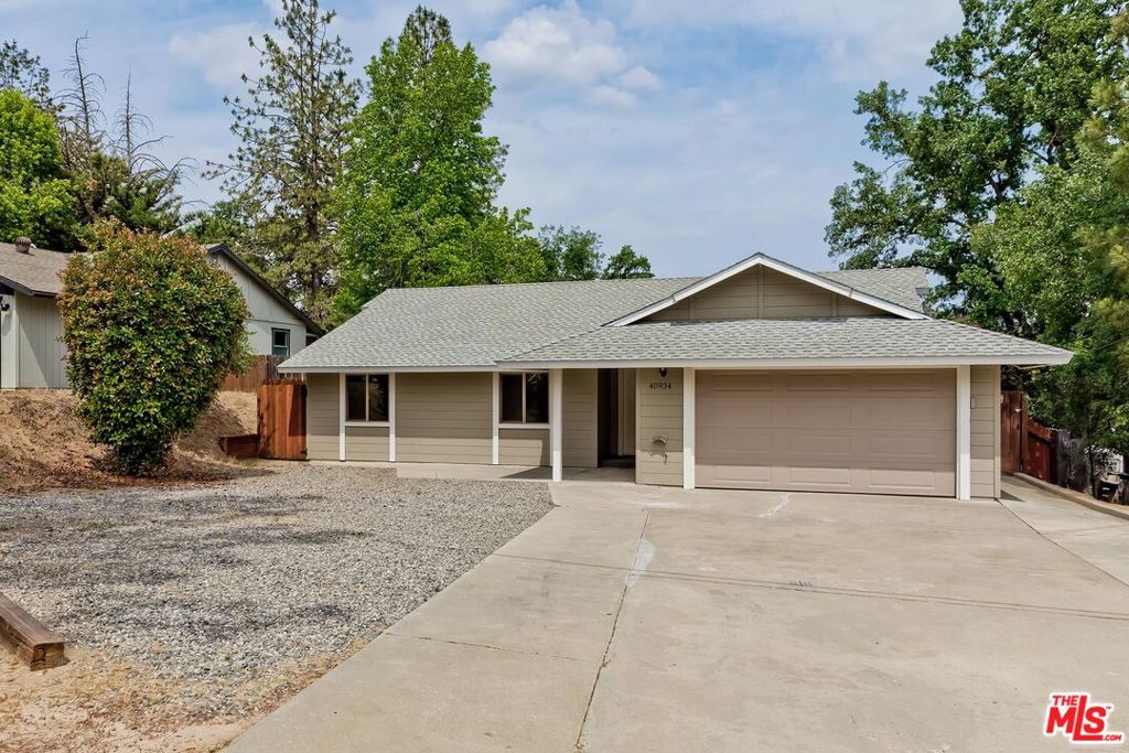 40934 Elliott Dr, Oakhurst, CA 93644