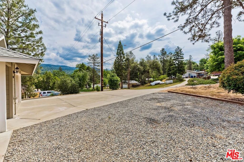 40934 Elliott Dr, Oakhurst, CA 93644