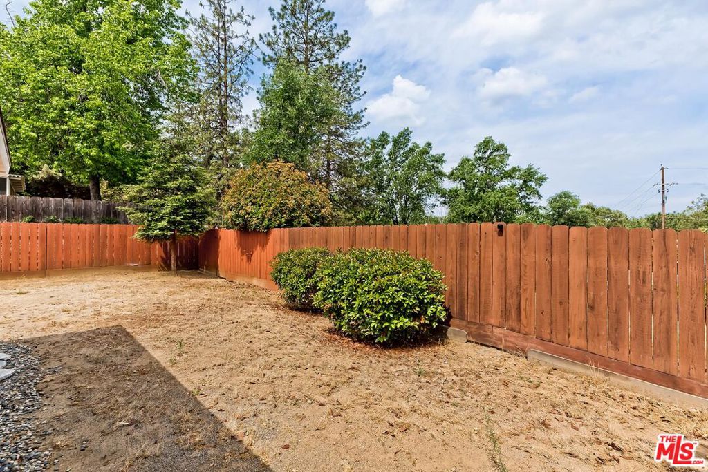 40934 Elliott Dr, Oakhurst, CA 93644