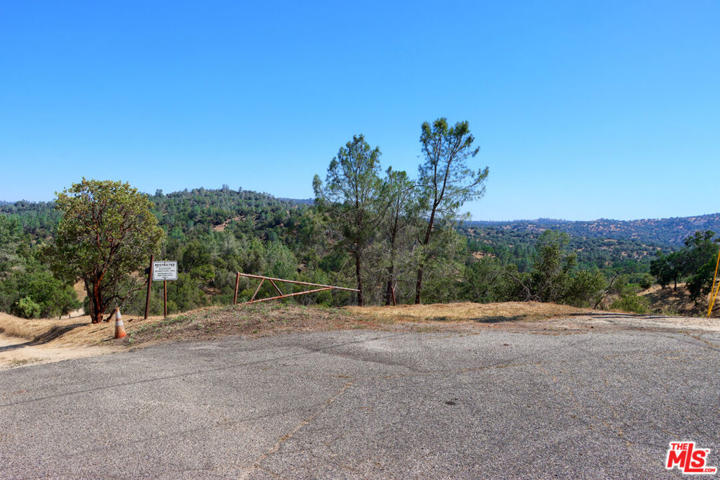 1758 Long Hollow Ln, Coarsegold, CA 93614