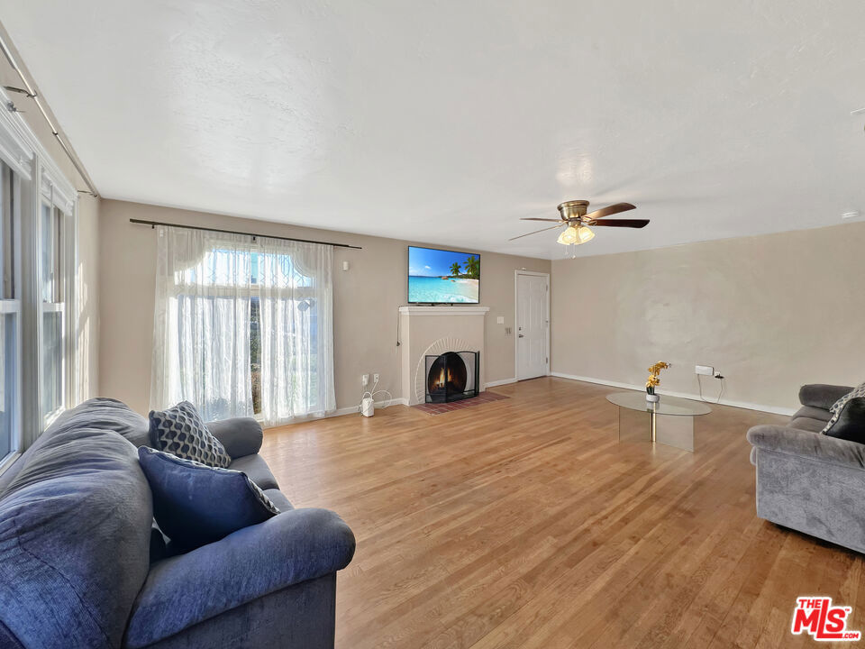 3493 E Joyce Dr, Fresno, CA 93703