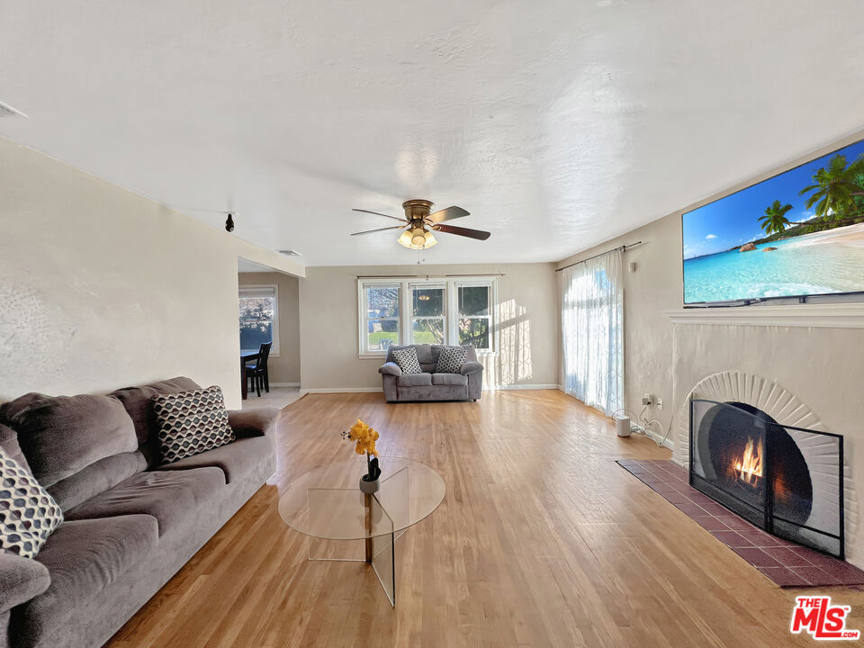 3493 E Joyce Dr, Fresno, CA 93703