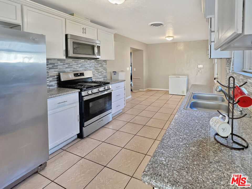 3493 E Joyce Dr, Fresno, CA 93703