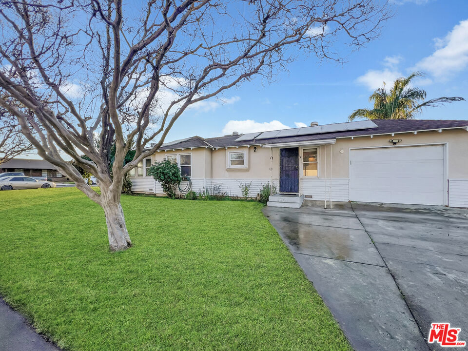 3493 E Joyce Dr, Fresno, CA 93703