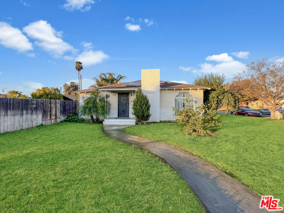 3493 E Joyce Dr, Fresno, CA 93703