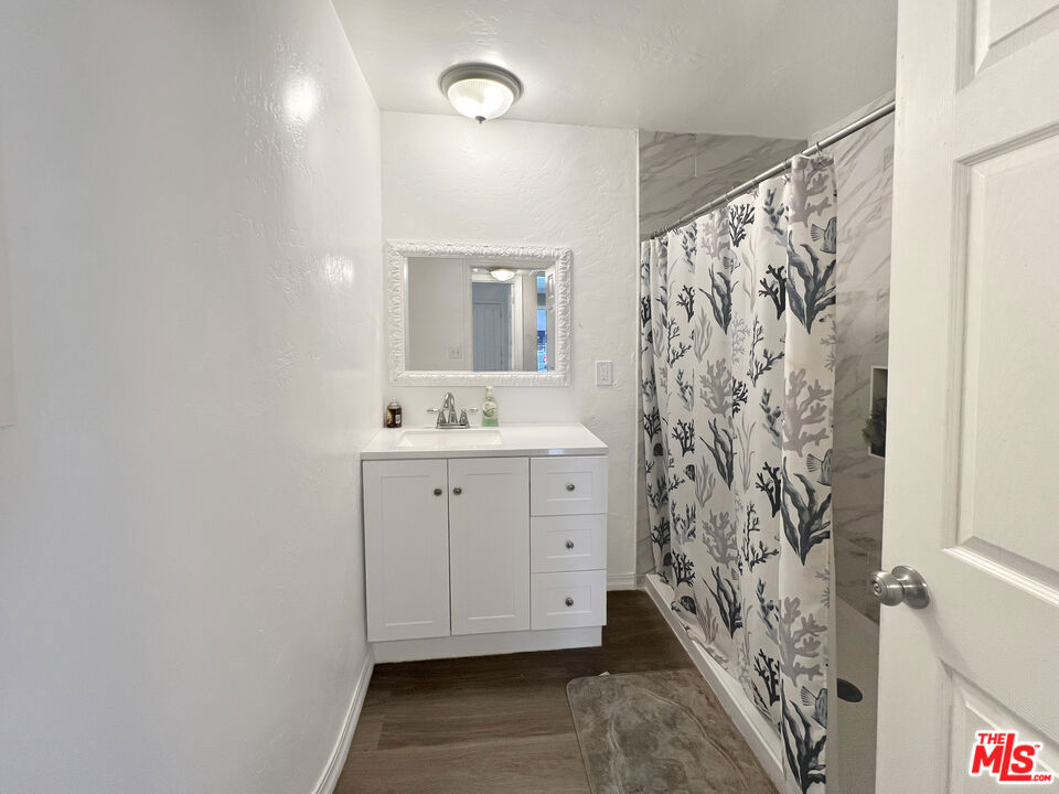 3493 E Joyce Dr, Fresno, CA 93703