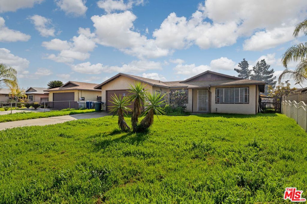 1112 Valencia Ave, Delano, CA 93215