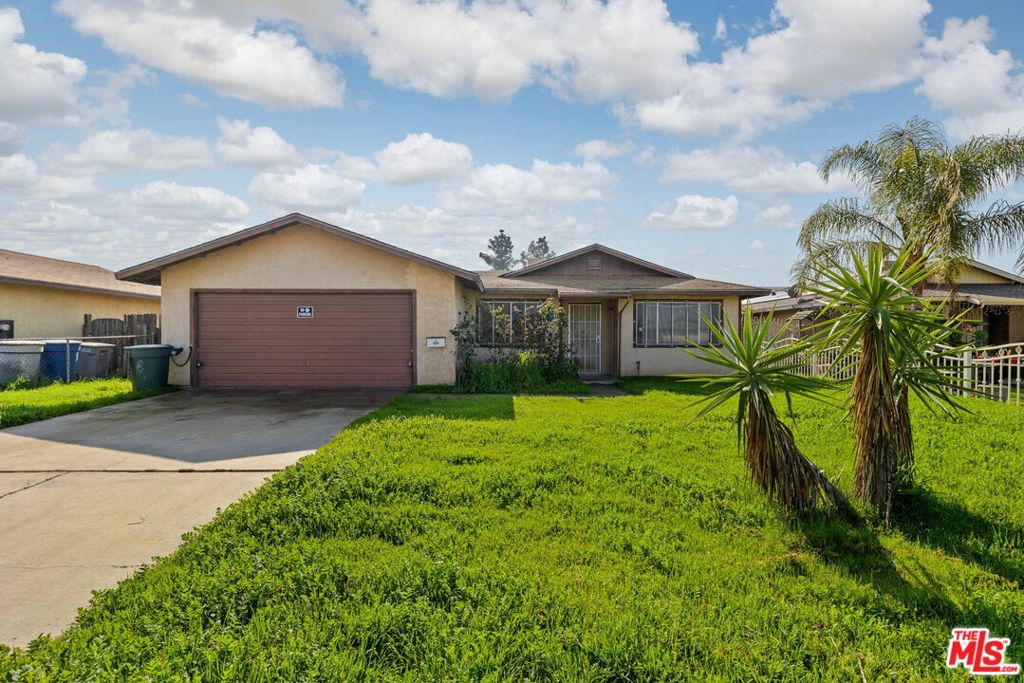 1112 Valencia Ave, Delano, CA 93215