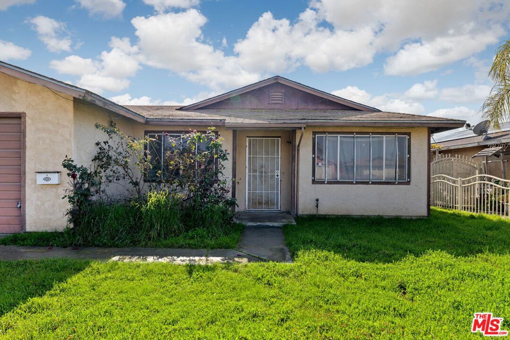 1112 Valencia Ave, Delano, CA 93215