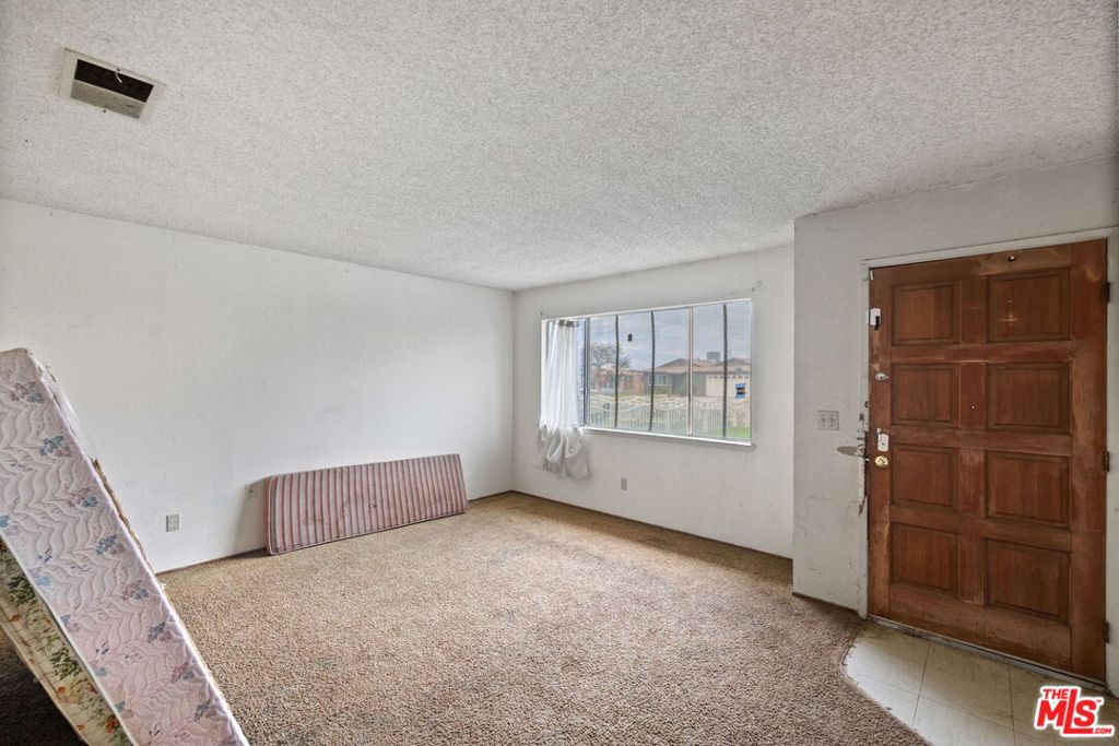 1112 Valencia Ave, Delano, CA 93215