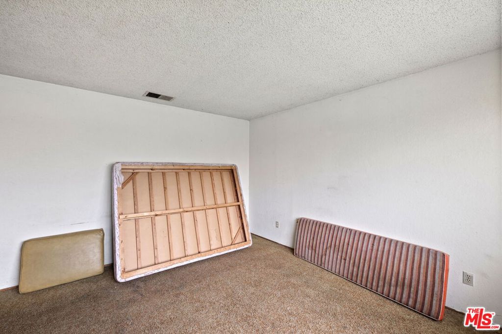 1112 Valencia Ave, Delano, CA 93215