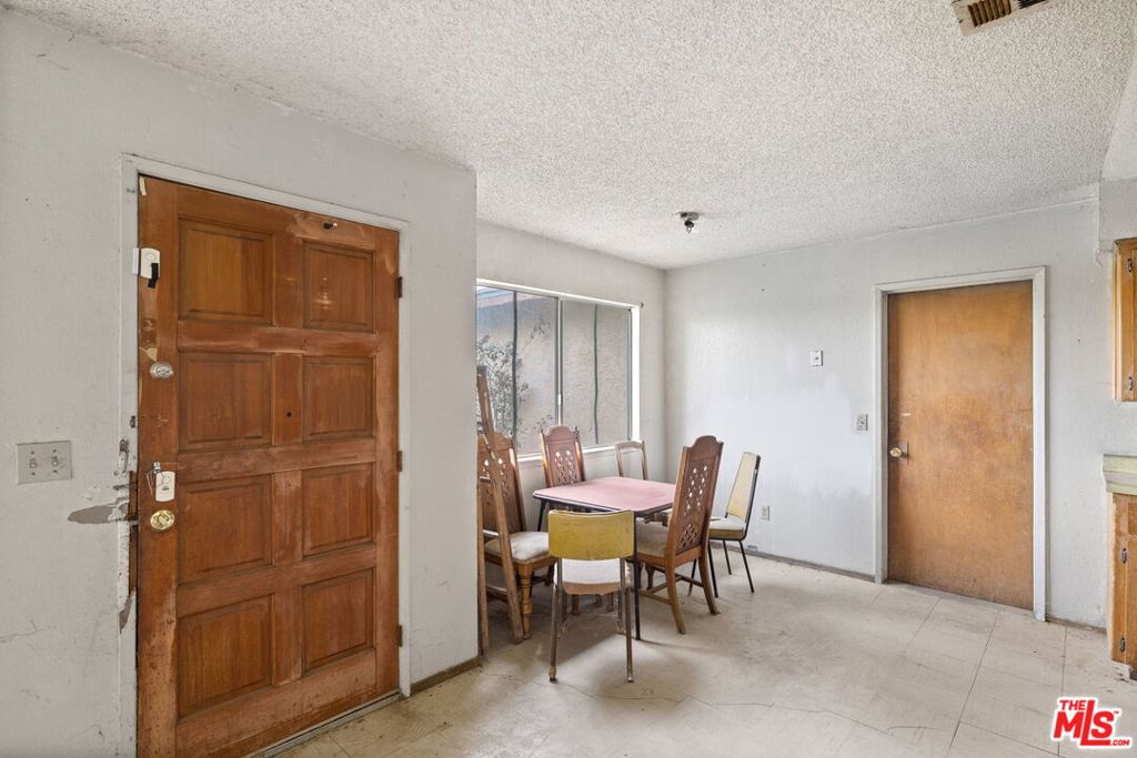 1112 Valencia Ave, Delano, CA 93215