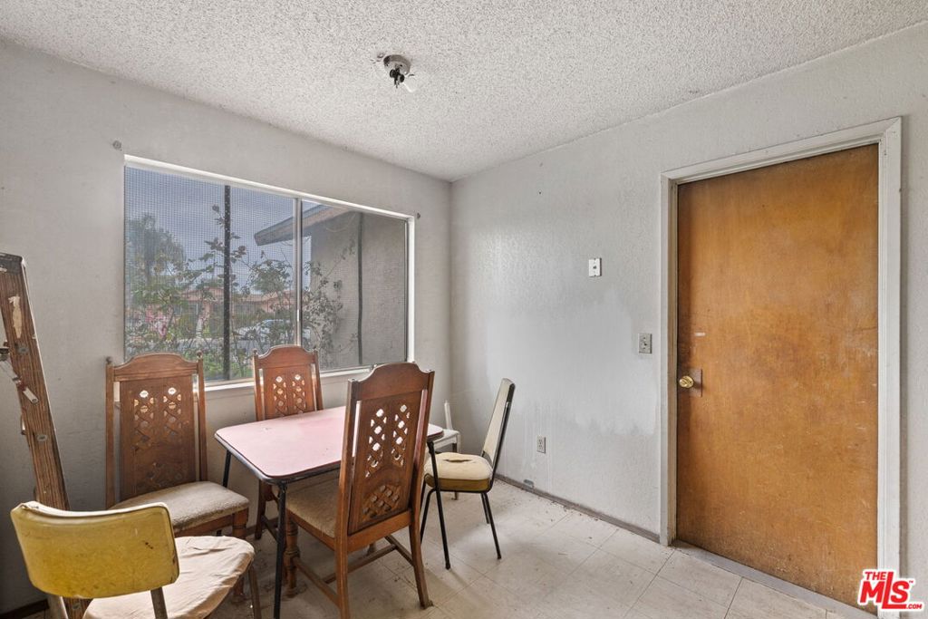 1112 Valencia Ave, Delano, CA 93215