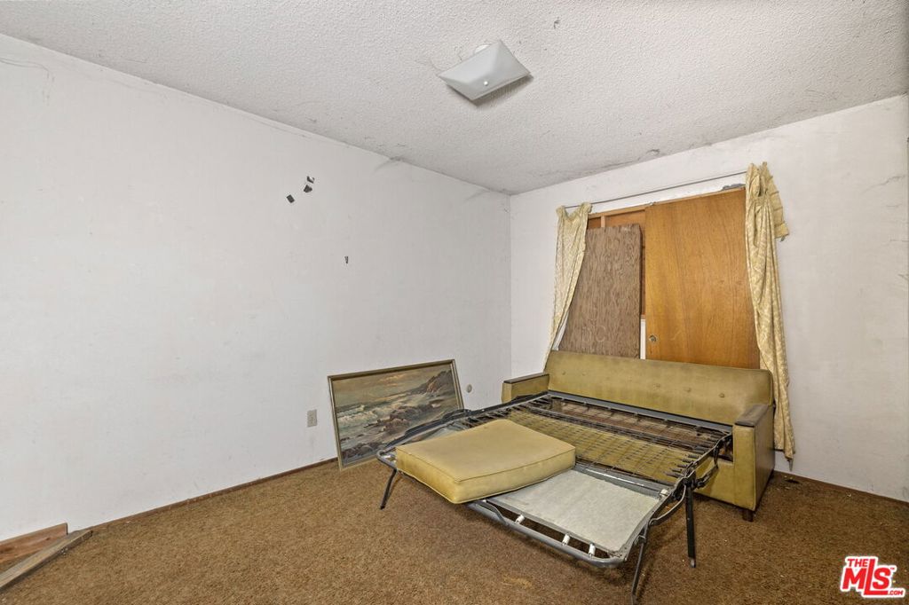 1112 Valencia Ave, Delano, CA 93215