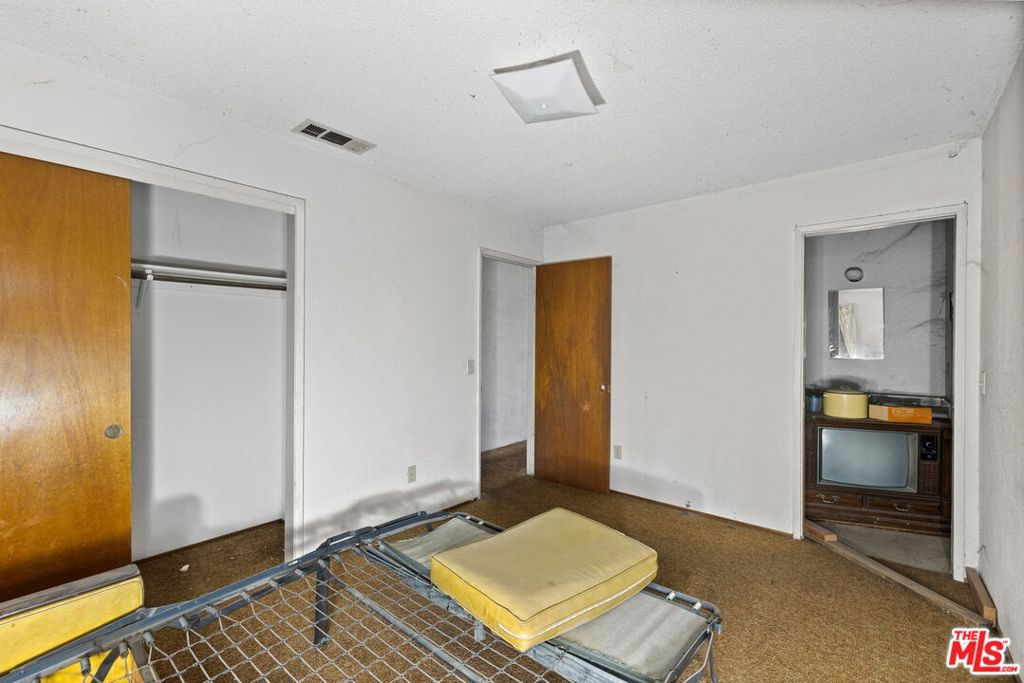 1112 Valencia Ave, Delano, CA 93215