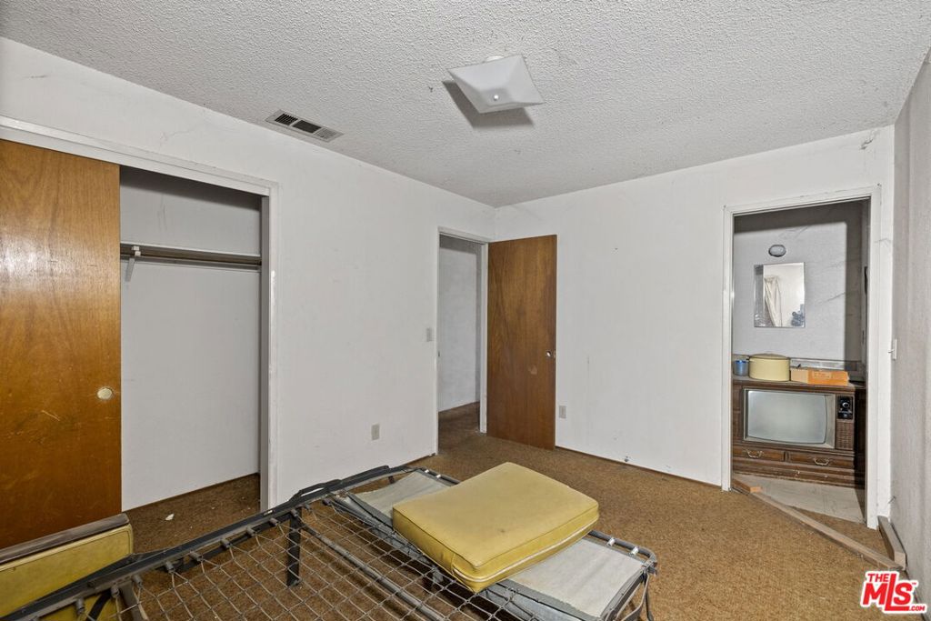 1112 Valencia Ave, Delano, CA 93215